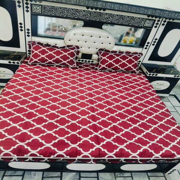 Red and White Moroccan Pattern Bedspread Set